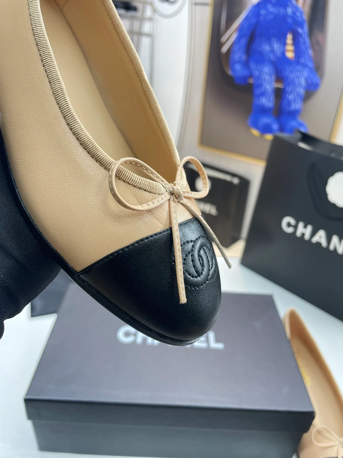 👟👟Ex-factory price 440👟👟 Women's shoe factory Chanel - classic color-blocked ballet shoes ⚠ Fashionable catwalk style❤M After many years, it still attracts fans... The splicing color mix and bow embellishment make it fashionable! How to match the series to look good! Original customized wood-colored genuine leather outsole, 1.5cm square heel, imported mixed woolen surface/mixed sheepskin surface, sheepskin lining for feet... Regular size 34-40 (customized size 41 is non-refundable) 🎁Supporting packaging